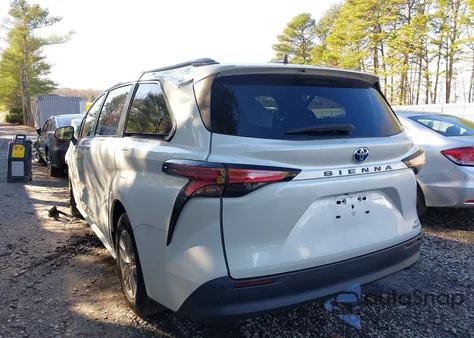 2022 Toyota Sienna Xle z USA, uszkodzony, nr VIN 5TDYRKEC6NS136032